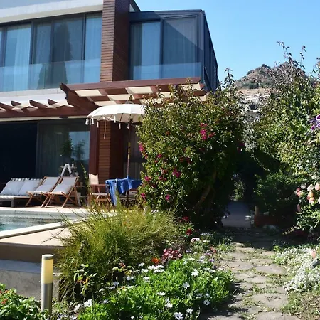 No 5 Bed and Breakfast 4*